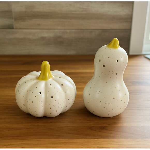 Williams Sonoma Harvest Pumpkin & Gourd Salt Pepper Shaker Set - Picture 2 of 2